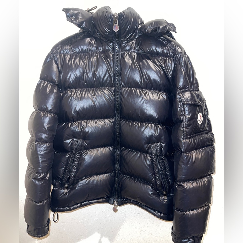 Mens Moncler maya puffer coat. Size 1. Aka small